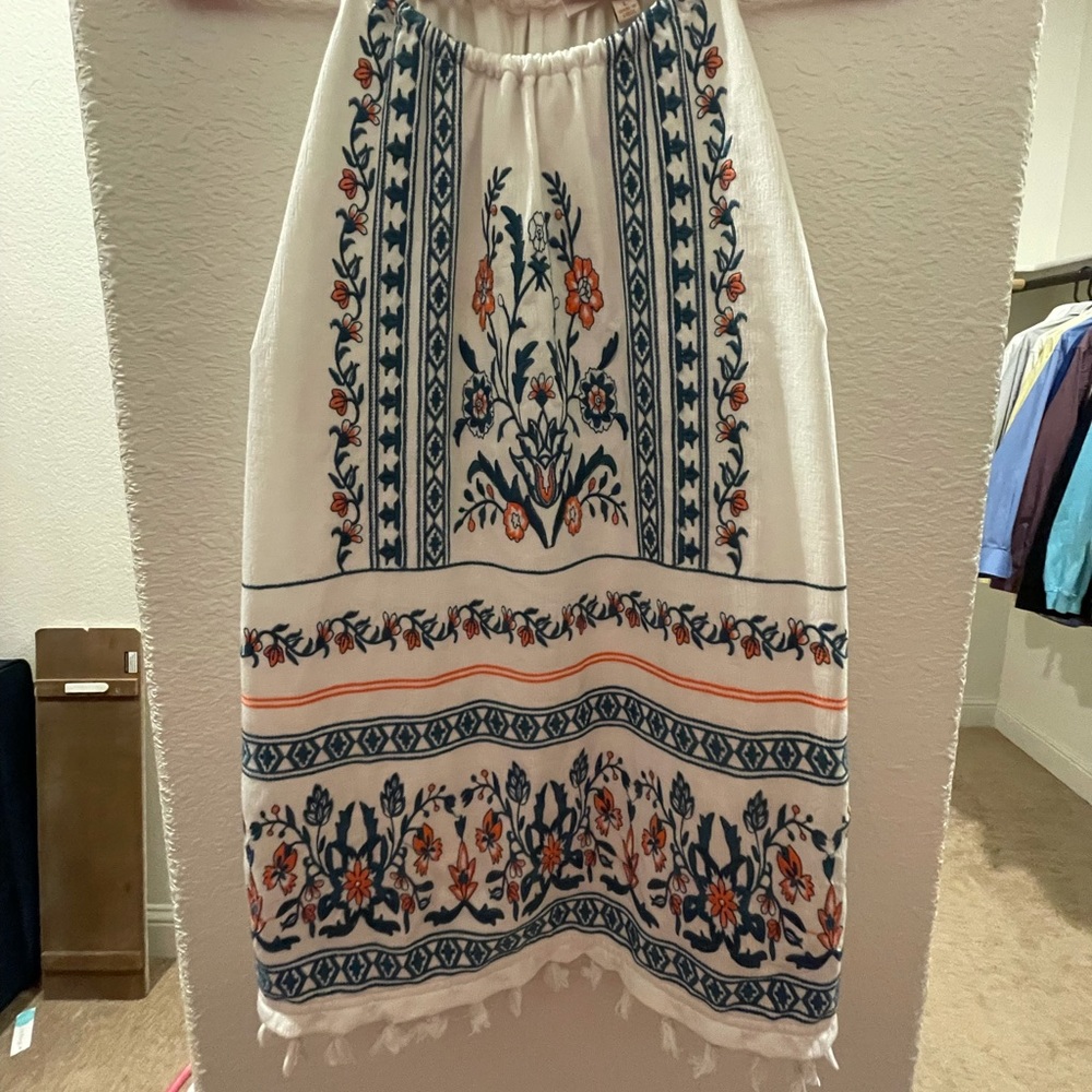 Skies are blue embroidered white floral top